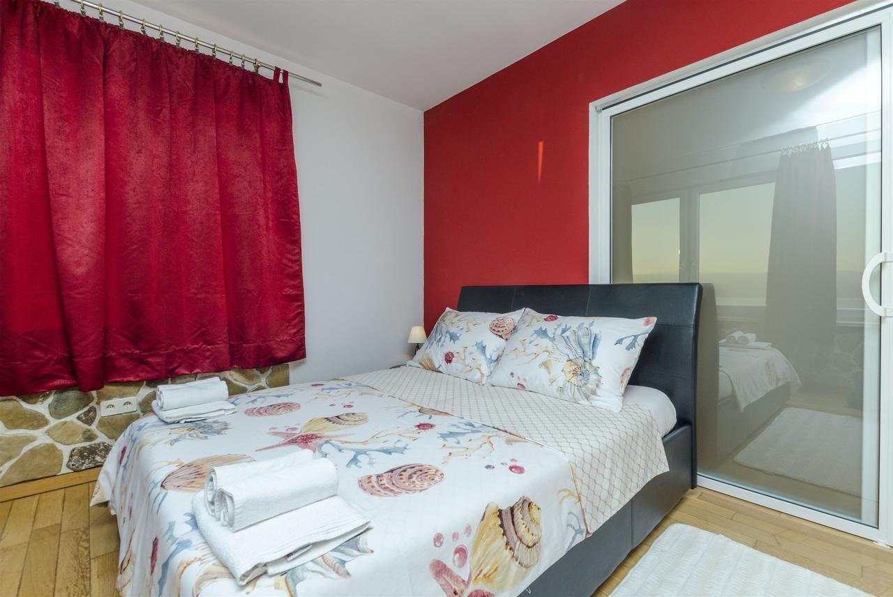 Apartments Bluesun Omiš Eksteriør bilde