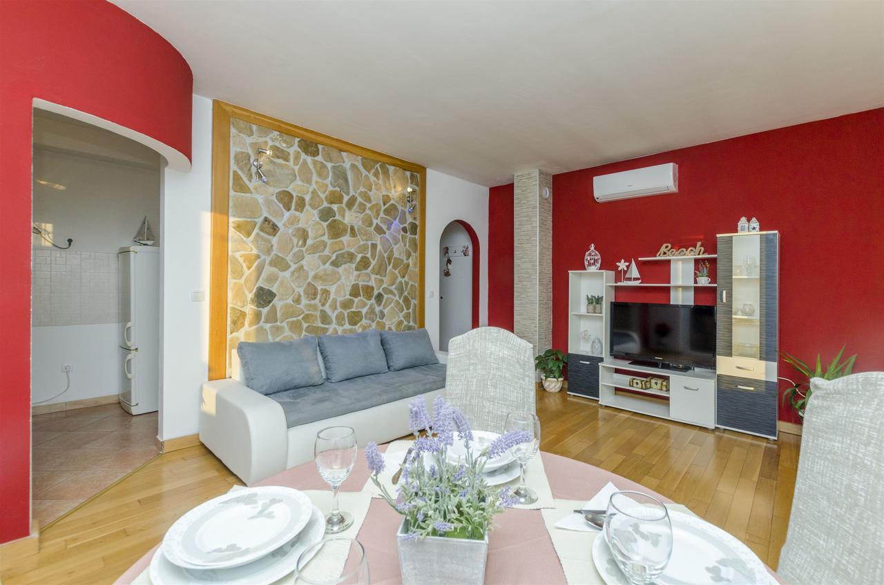 Apartments Bluesun Omiš Eksteriør bilde